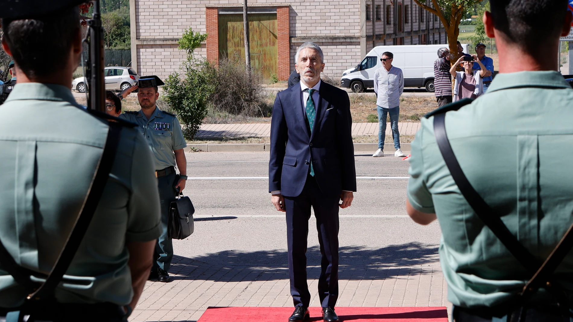 El ministro del Interior, Fernando Grande-Marlaska, visita el nuevo puesto de la Guardia Civil, a 27 de mayo de 2022, en San Esteban de Gormaz, Soria, Castilla y León (España).Concha Ortega Oroz / Europa Press 27/05/2022