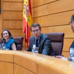 (I-D) La portavoz del Partido Popular en el Parlamento Europeo, Dolors Montserrat; la portavoz del PP en el Congreso, Cuca Gamarra; el presidente del PP, Alberto Núñez Feijóo; y el portavoz de los populares en el Senado, Javier Maroto.