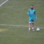 Karim Benzema, en la última sesión de entrenamiento del Real Madrid antes de la final de la Champions ante el Liverpool