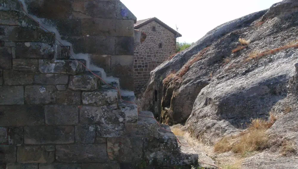 Ermita rupestre de Santa Eulalia en Campo de Ebro (Cantabria)