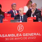 Andreu Camps, a la izquierda, junto a Rubiales