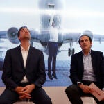 El presidente de Iberia, Javier Sánchez-Prieto, junto a Pau Gasol