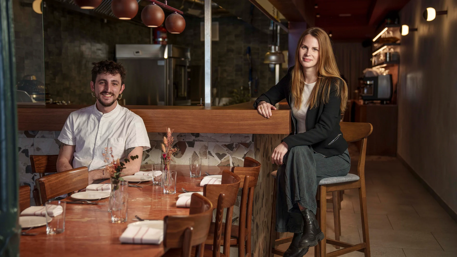 Mario y Charlotte, cocineros en el restaurante Comparte Bistro