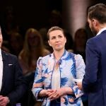 La primera ministra danesa, Mette Frederiksen, y el líder de la oposición, el liberal Jakob Ellemann-Jensen, en un debate de televisión