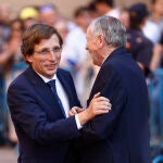 El alcalde de Madrid, José Luis Martínez-Almeida, asiste a la corrida de la Beneficencia de la feria de San Isidro, este miércoles en la madrileña plaza de toros de Las Ventas.