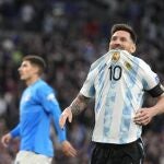 Messi se lamenta después de que Donnarumma evitara su gol