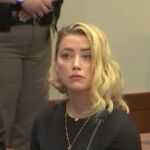 Amber Heard reacciona así tras escuchar la sentencia que la considera culpable del delito de difamación contra Depp