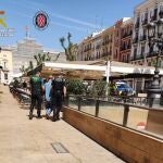Imágenes de los agentes durante la detención