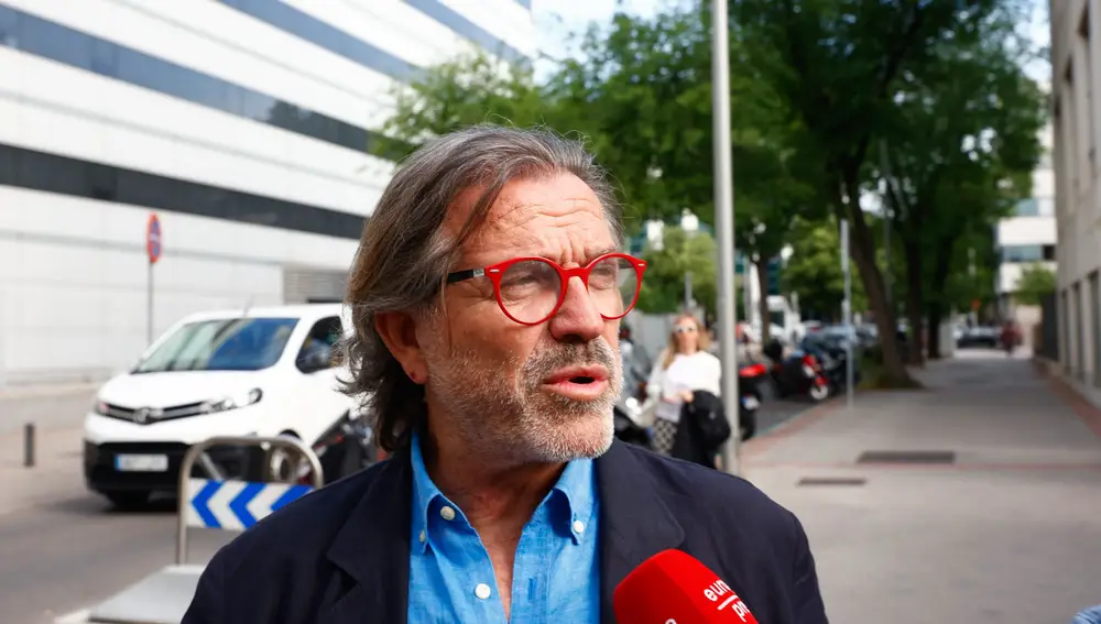 Pepe Navarro atiende a la prensa antes de comparecer en Madrid por la demanda de Ivonne Reyes