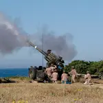 Imagen de los obuses 155/52 disparando en distintas maniobras de las unidades del Ejército de Tierra
