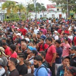 Migrantes centroamericanos marcharon el viernes para pedir libre transito y protección en la ciudad de Tapachula en Chiapas (México).