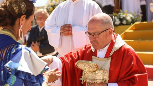 El obispo de Huelva, Santiago Gómez Sierra, en la misa de pentecostés