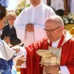 El obispo de Huelva, Santiago Gómez Sierra, en la misa de pentecostés