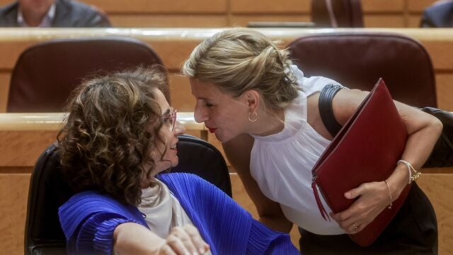 La vicepresidenta segunda del Gobierno y ministra de Trabajo, Yolanda Díaz, y la ministra de Hacienda y Función Pública, María Jesús Montero