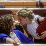 La vicepresidenta segunda del Gobierno y ministra de Trabajo, Yolanda Díaz, y la ministra de Hacienda y Función Pública, María Jesús Montero