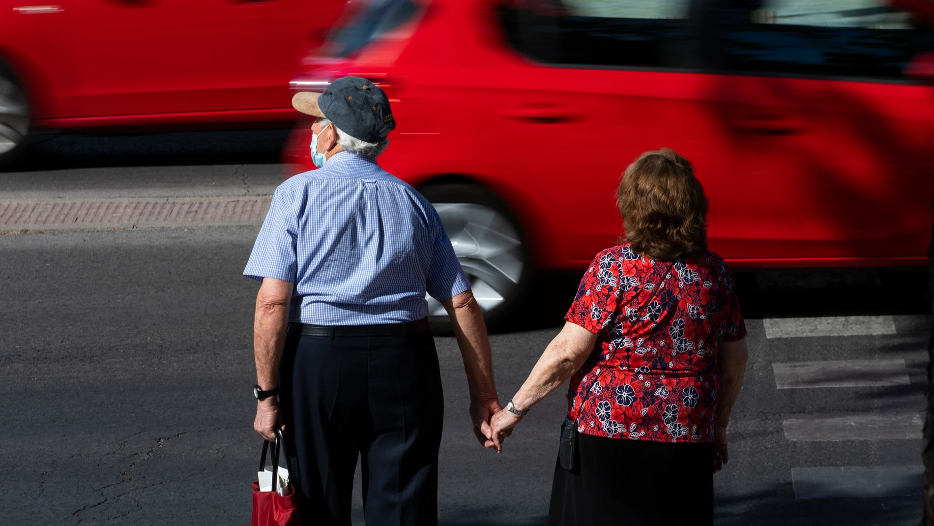 Imagen de una pareja de personas mayores