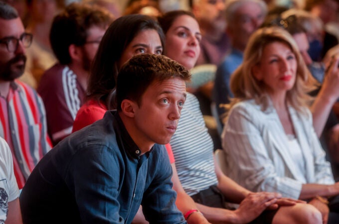 El líder de Más País, Íñigo Errejón, y la vicepresidenta segunda del Gobierno y ministra de Trabajo, Yolanda Díaz, en el acto de presentación del libro ‘Política sin anestesia’ de la portavoz de Más Madrid en la Asamblea, Mónica García