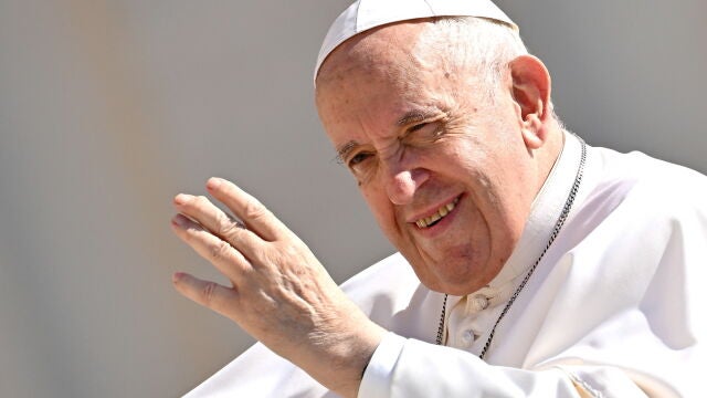 El papa Francisco a su llegada ayer para la Audiencia semanal, en la plaza de San Pedro, Ciudad del Vaticano.