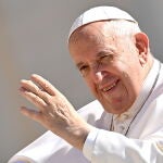 El papa Francisco a su llegada ayer para la Audiencia semanal, en la plaza de San Pedro, Ciudad del Vaticano.