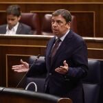El ministro de Agricultura, Pesca y Alimentación, Luis Planas, interviene en una sesión de control al Gobierno