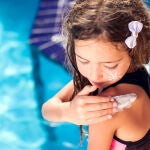 El cuidado de la piel en verano resulta imprescindible en los niños