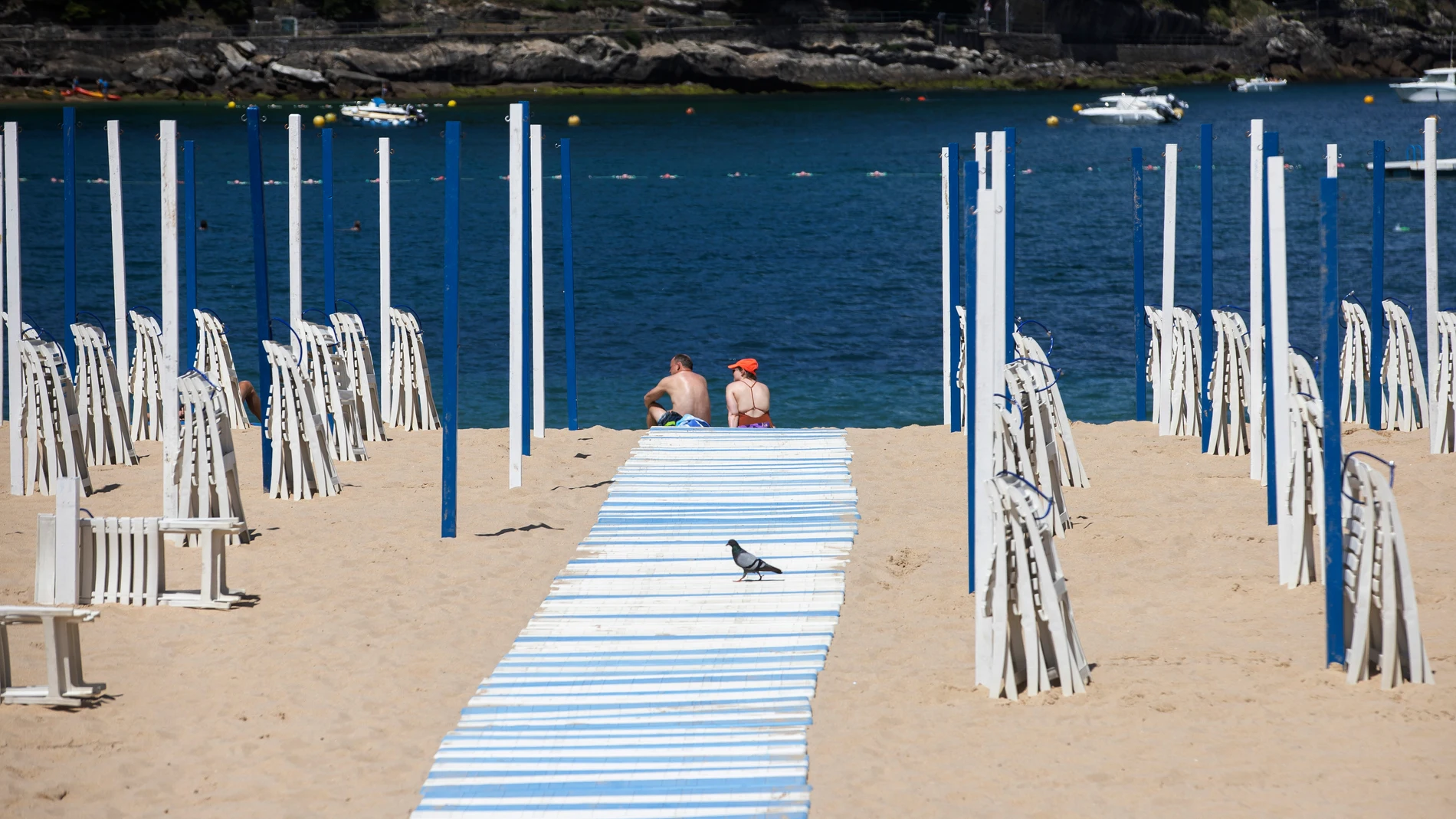 Vista de la playa de Ondarreta de San Sebastián. La Diputación de Guipúzcoa ha eliminado este año las restricciones por la covid-19.