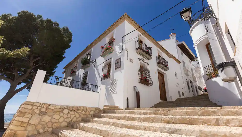 Sus calles empedradas y su ambiente mediterráneo, hacen de este municipio un reclamo para el turismo