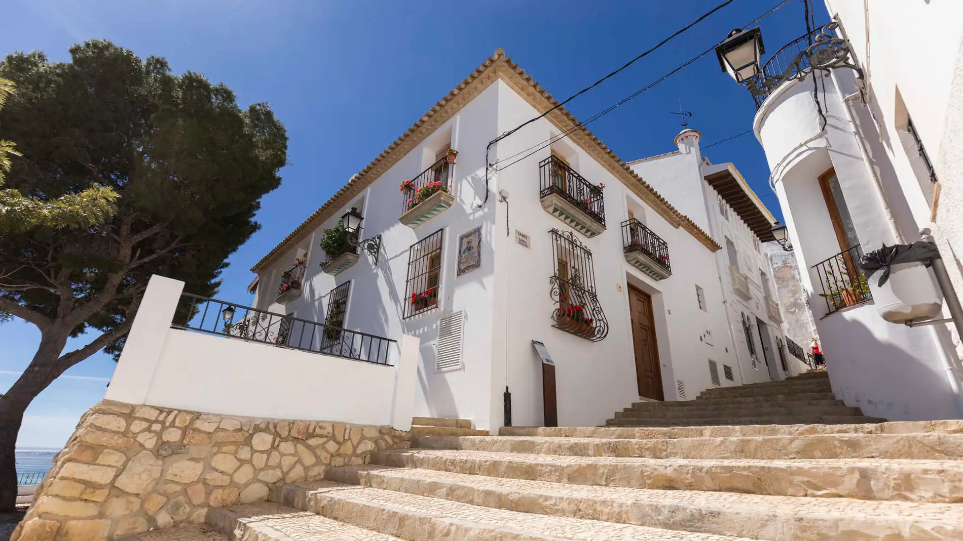 Sus calles empedradas y su ambiente mediterráneo, hacen de este municipio un reclamo para el turismo