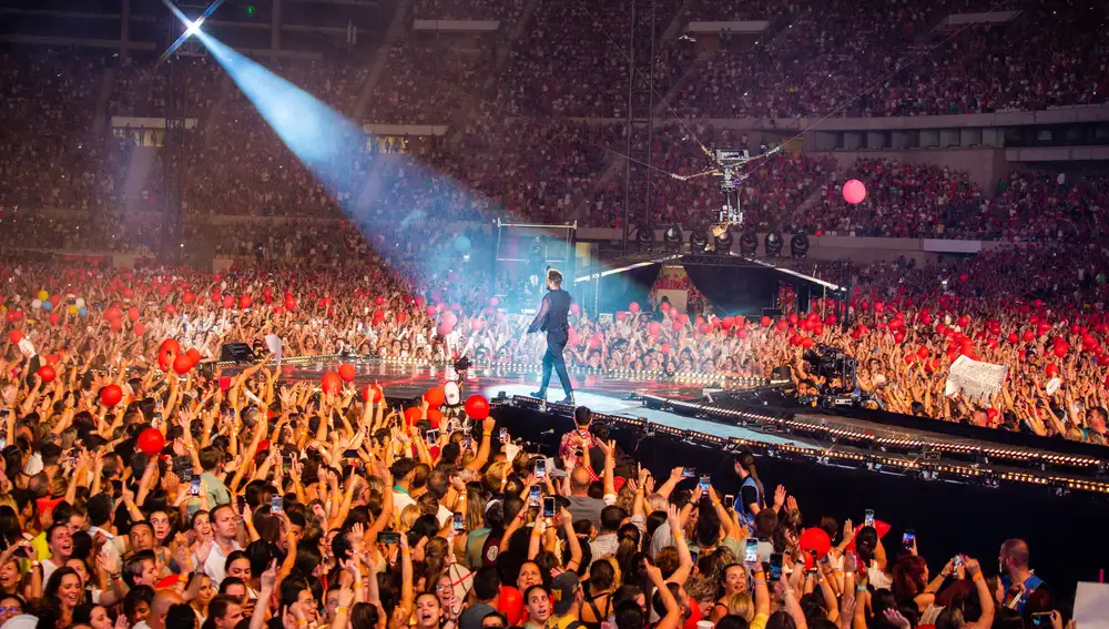 Manuel Carrasco, durante su concierto en el estadio de la Cartuja, de Sevilla