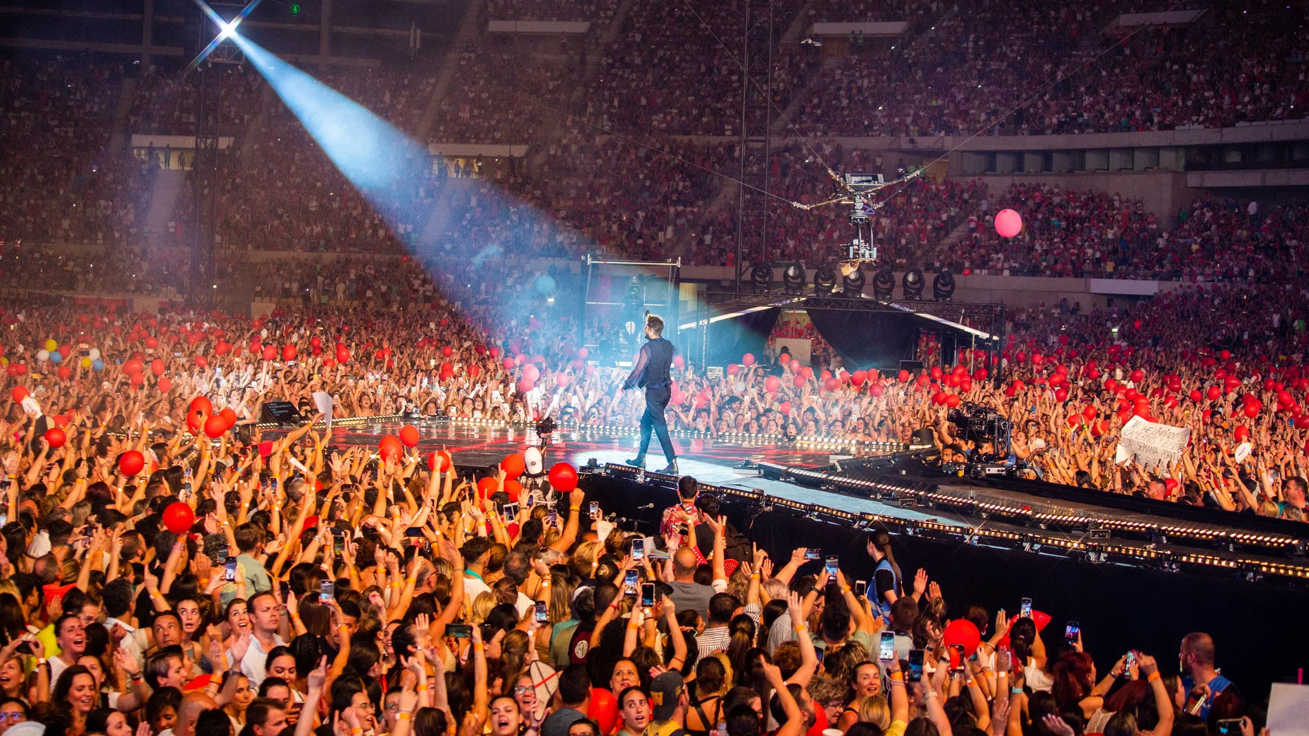 Manuel Carrasco, durante su concierto en el estadio de la Cartuja, de Sevilla