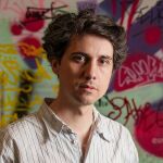 El director Jonás Trueba, que este viernes 17 de junio estrena "Tenéis que venir a verla"