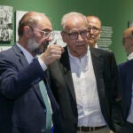 Alfonso Guerra, hace unos días en Zaragoza en una exposición sobre Manuel Azaña