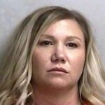 Julie Hoover, la profesora detenida en Florida por enviar mensajes sexuales a un alumno