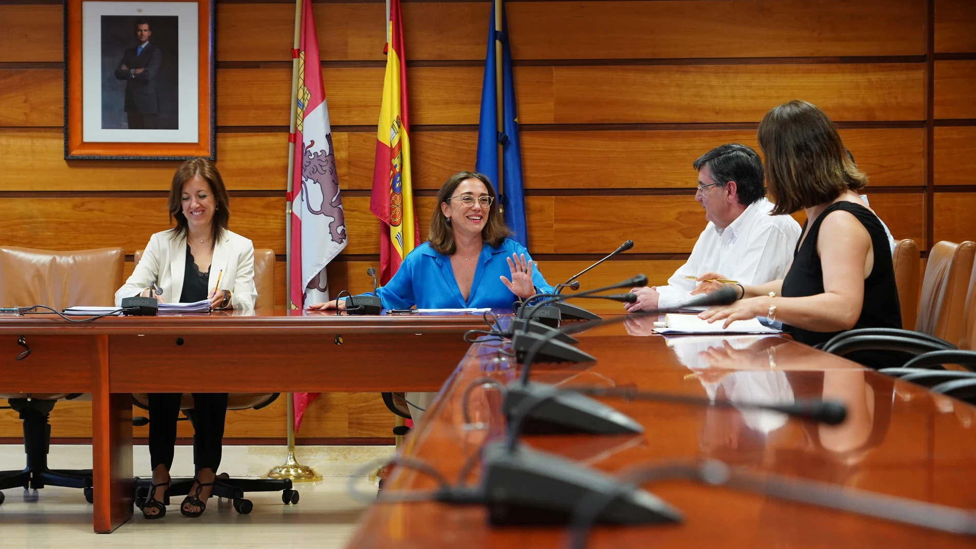 La consejera de Movilidad y Transformación Digital, María González Corral, se reúne con representantes de la Federación de Transportes de Castilla y León (FETRACAL)
