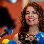 La ministra de Hacienda, María Jesús Montero, atiende a los medios