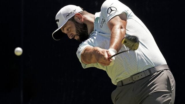 Jon Rahm, practicando en The Country Club in Brookline, para el US Open