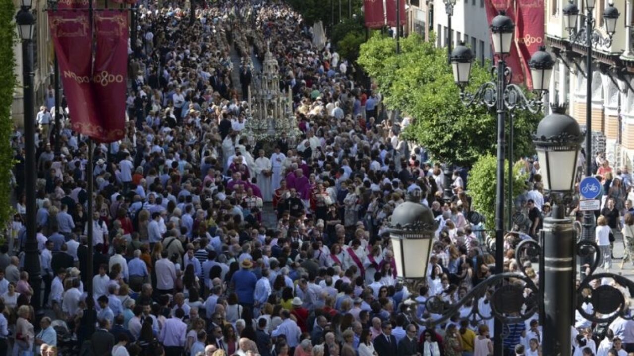 La procesión del Corpus Christi sale de nuevo a las calles tras dos ...