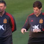 Luis Enrique y Robert Moreno, durante un entrenamiento de la selección española.