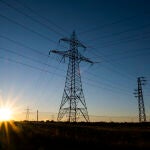 Torres de alta tensión y tendido eléctrico