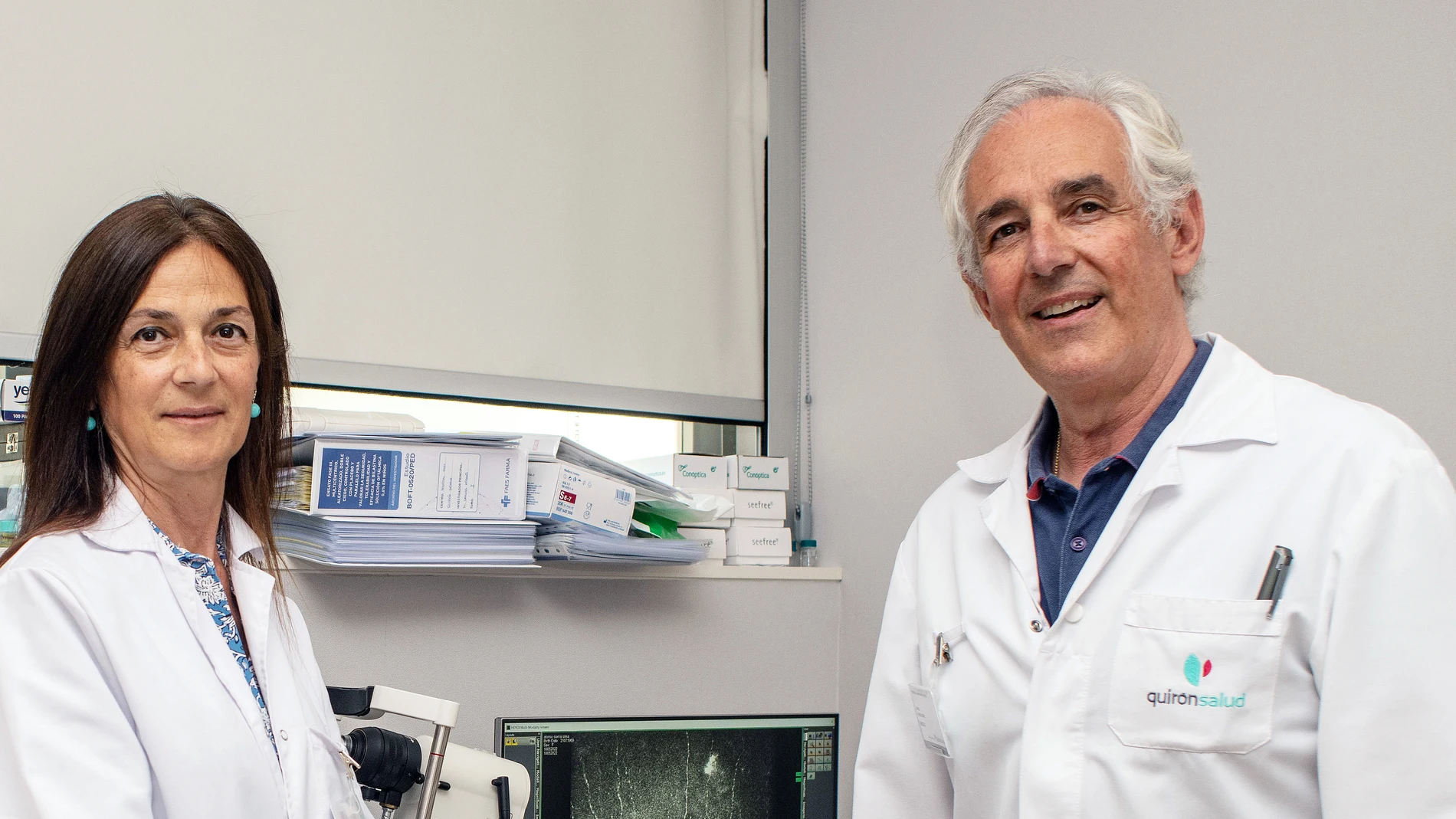 Los doctores Mª José González y Carlos Vergés