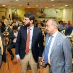 El vicepresidente de la Junta de Castilla y León, Juan García-Gallardo, el consejero de Agricultura, Gerardo Dueñas, y el viceconsejero de PAC y Desarrollo Rural, Juan Pedro Medina, se reúnen con los Consejos Reguladores Vínicos