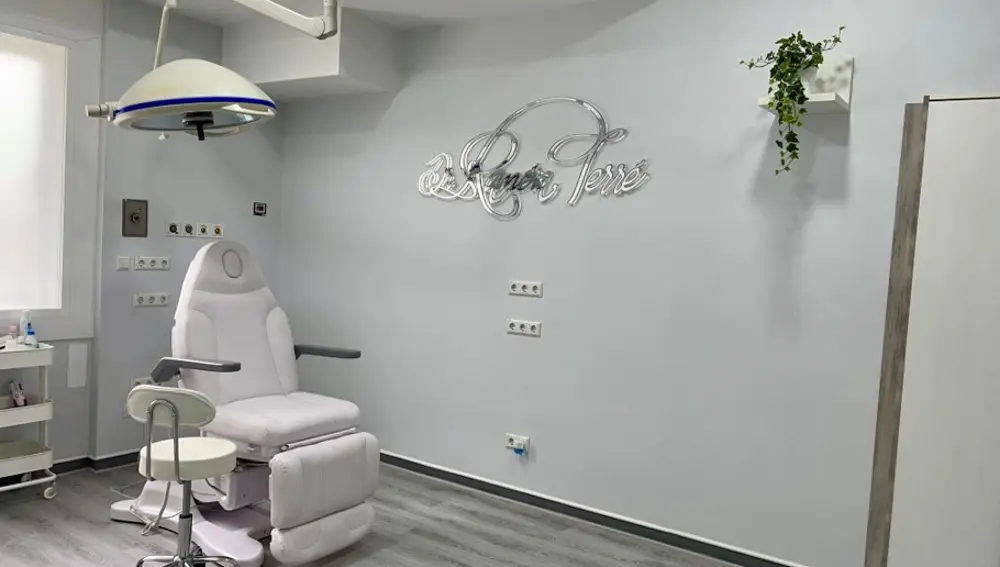 La característica que más diferencia al Dr. Terré es que lleva a cabo todo tipo de técnicas de rinoplastia ultrasónica, no solo una.