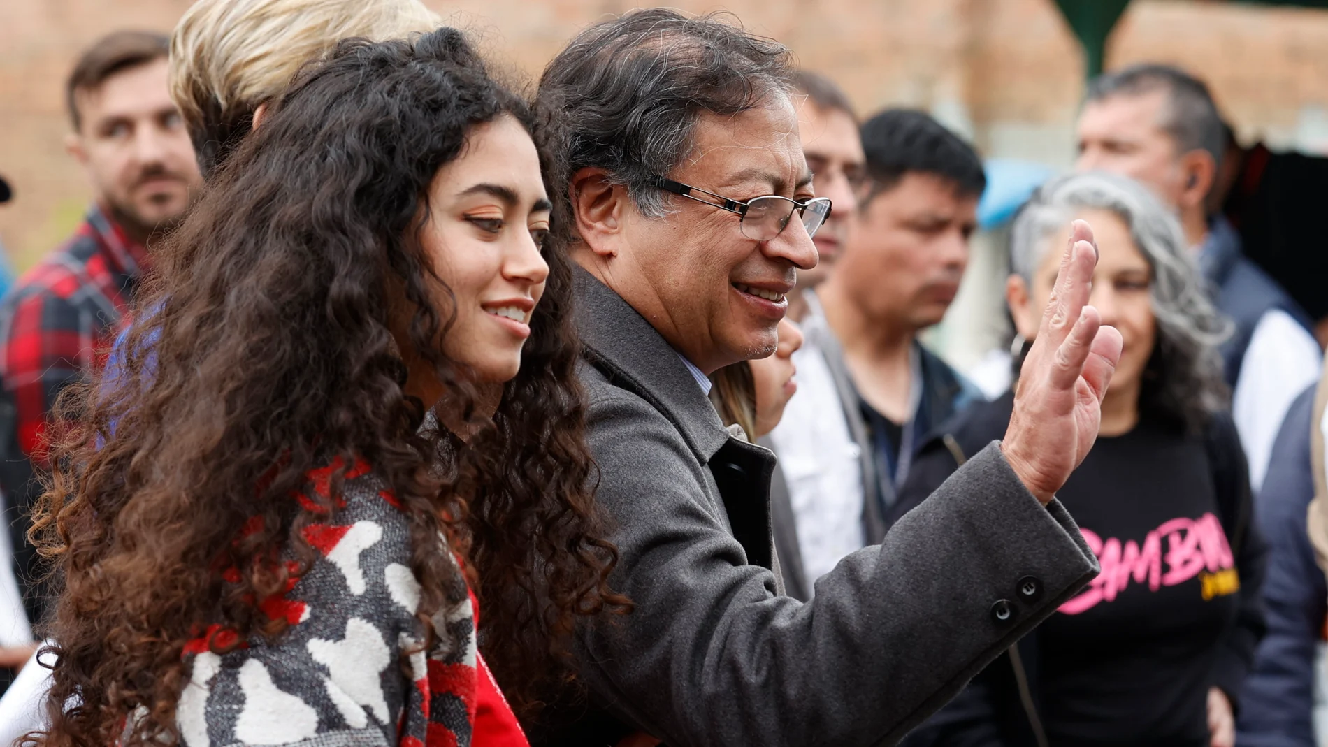 El candidato presidencial colombiano Gustavo Petro, acompañado por su hija Sofía Petro