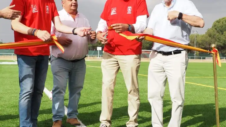 Conrado Íscar y Alberto Plaza en la inauguración del nuevo césped