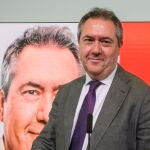 Juan Espadas, en la rueda de prensa posterior a la reunión de la Ejecutiva del PSOE-A el día después de las elecciones