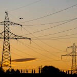 Torres de alta tensión y tendido eléctrico