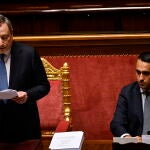 Mario Draghi, a la izquierdam junto con Luigi di Maio, a la derecha