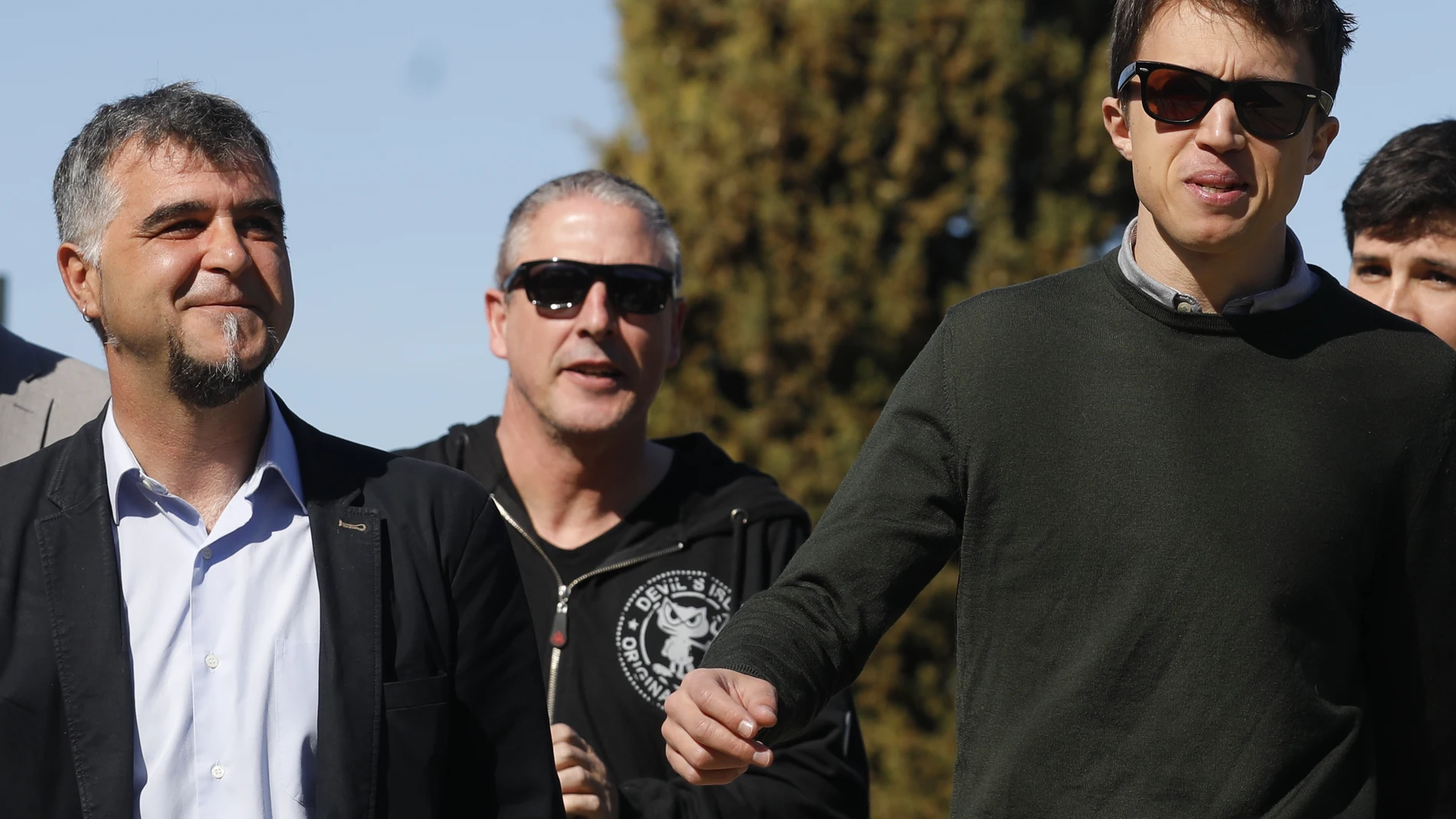 Gabriel Ortega, ex portavoz de Más Madrid en Móstoles, junto a Iñigo Errejón, ex líder de Más País