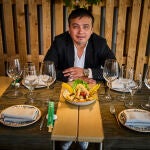 Carlos Pérez, Chef del restaurante Oceanika nos muestra su ceviche como plato estrella.
