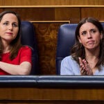 Irene Montero e Ione Belarra durante la sesión de control al gobierno en el Congreso de los Diputados.